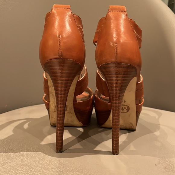 Michael Kors Sexy Platform Open Toe Heel Shoes with Zipper Hardware Accent - Picture 4 of 11